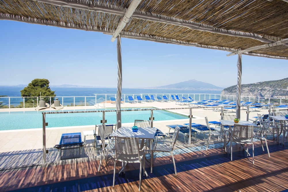 Art Hotel Gran Paradiso — Swimming pool in Sorrento, Campania