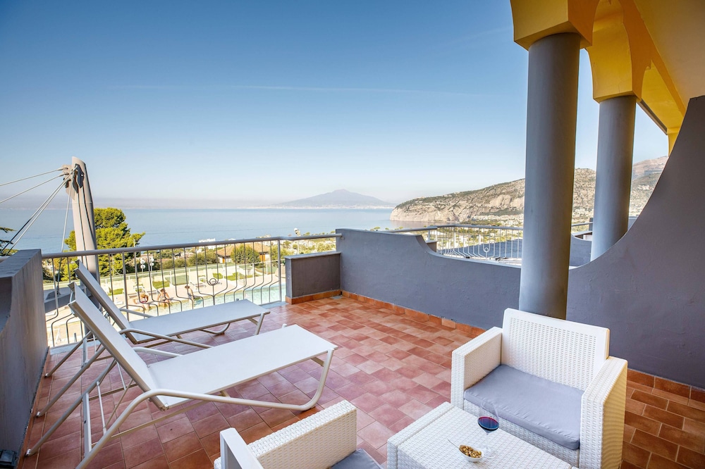 Art Hotel Gran Paradiso — Hotel rooms in Sorrento, Campania