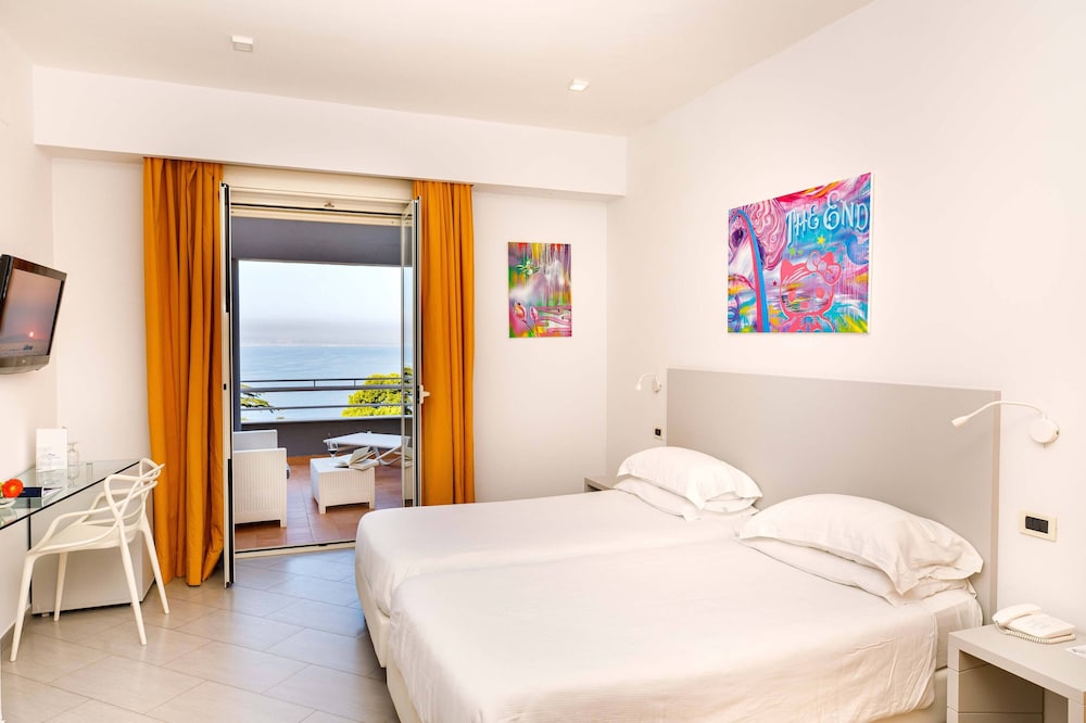 Art Hotel Gran Paradiso — Hotel rooms in Sorrento, Campania