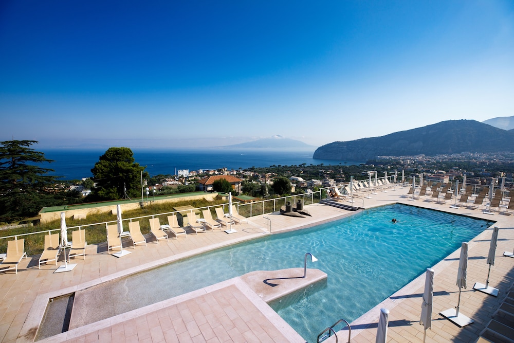 Art Hotel Gran Paradiso — Swimming pool in Sorrento, Campania