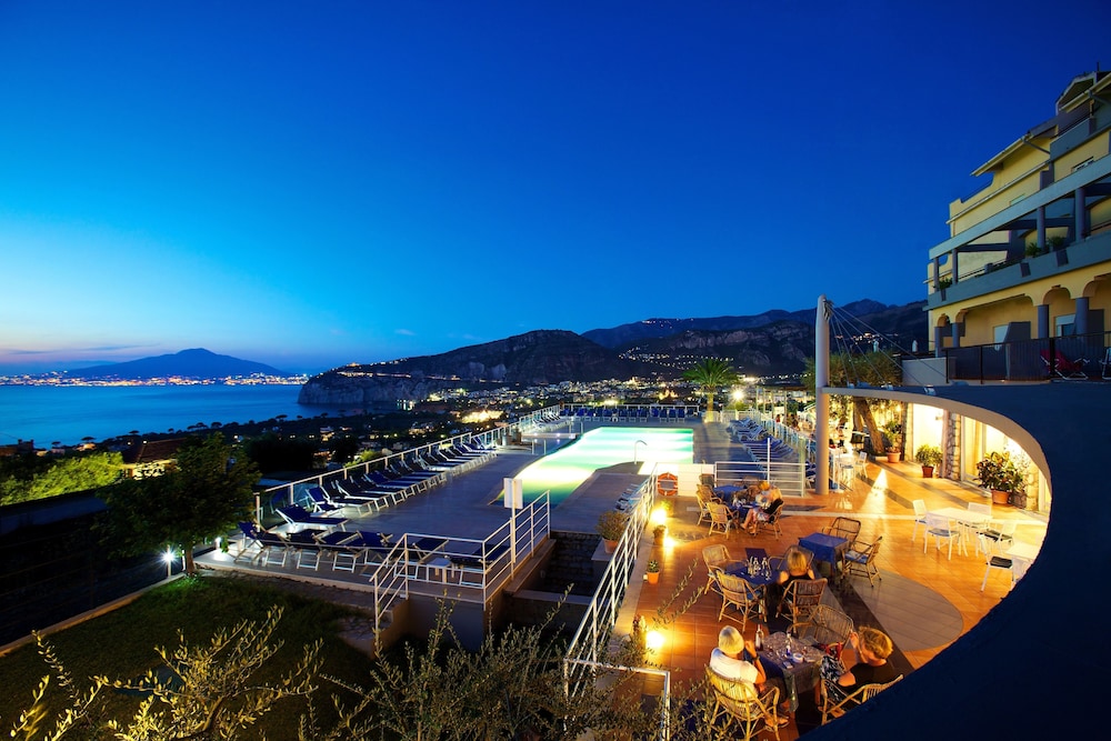 Art Hotel Gran Paradiso — Swimming pool in Sorrento, Campania