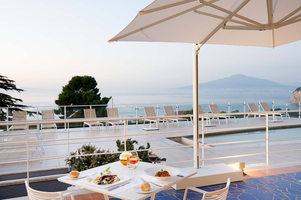 Art Hotel Gran Paradiso — Restaurant & bars in Sorrento, Campania