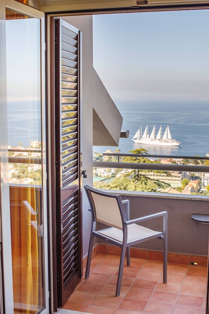Art Hotel Gran Paradiso — Hotel rooms in Sorrento, Campania