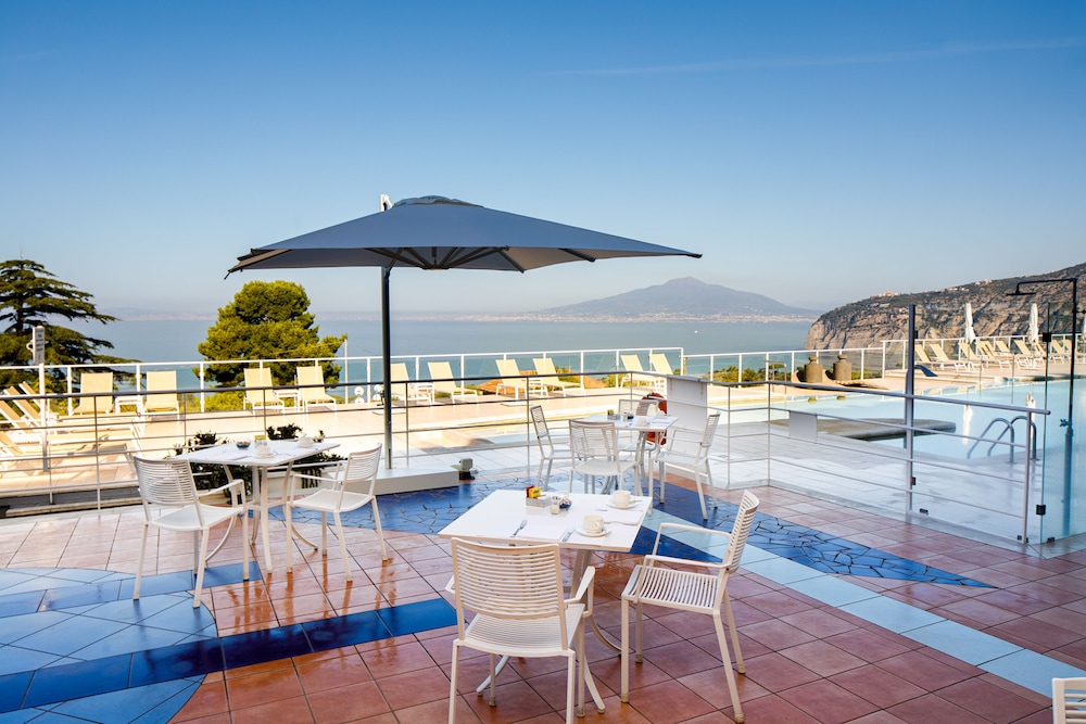 Art Hotel Gran Paradiso — Restaurant & bars in Sorrento, Campania