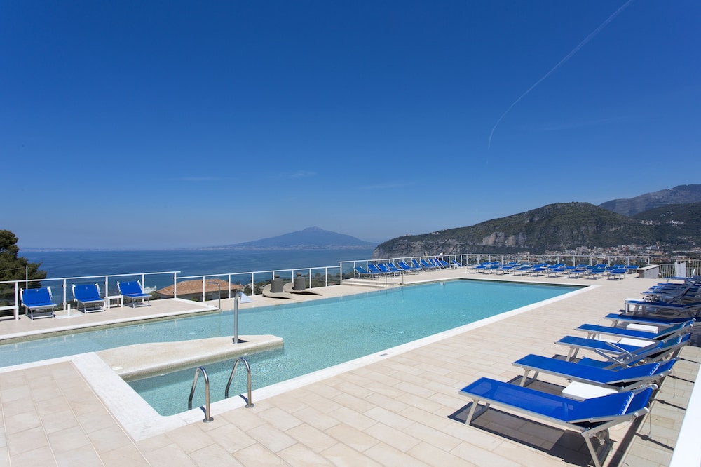 Art Hotel Gran Paradiso — Swimming pool in Sorrento, Campania