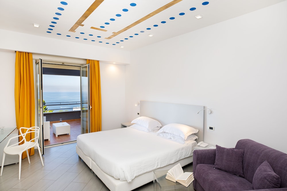 Art Hotel Gran Paradiso — Hotel rooms in Sorrento, Campania