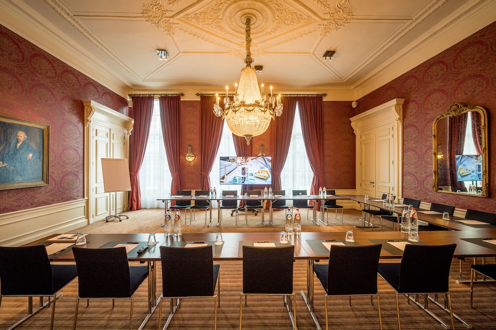 Grand Hotel Casselbergh Bruges — Hotel building in Bruges, Flanders