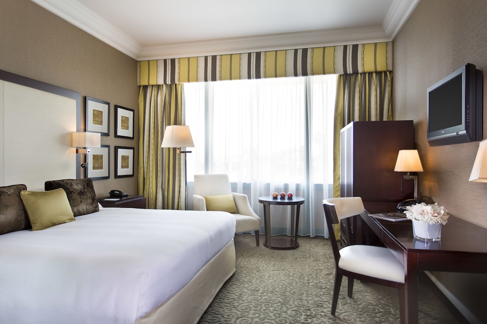 Mövenpick Grand Al Bustan Dubai — Hotel rooms in Dubai