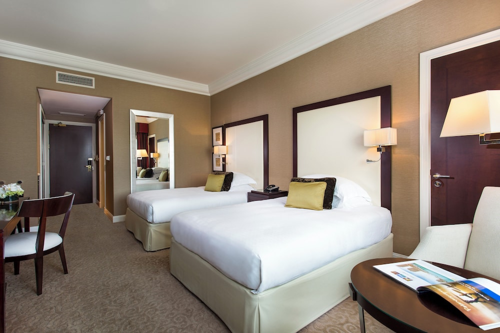 Mövenpick Grand Al Bustan Dubai — Hotel rooms in Dubai