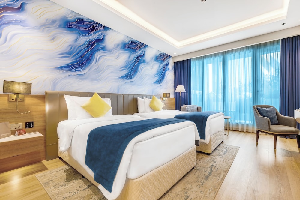 Mövenpick Grand Al Bustan Dubai — Hotel rooms in Dubai