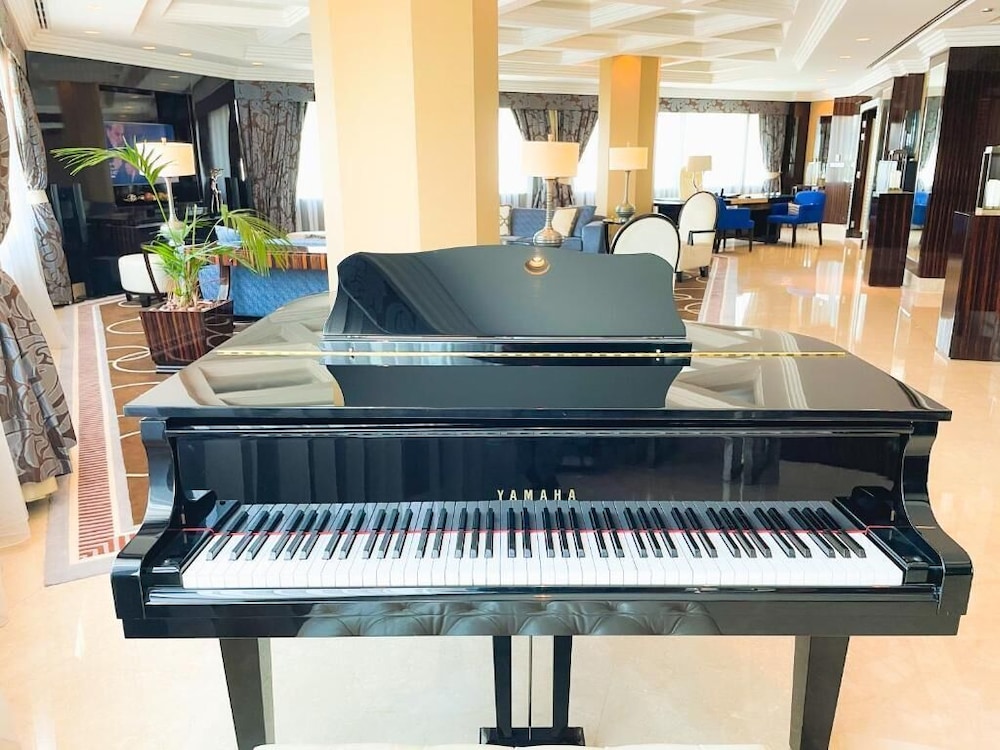 Mövenpick Grand Al Bustan Dubai — Restaurant & bars in Dubai