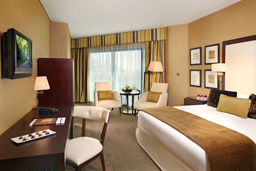 Mövenpick Grand Al Bustan Dubai — Hotel rooms in Dubai