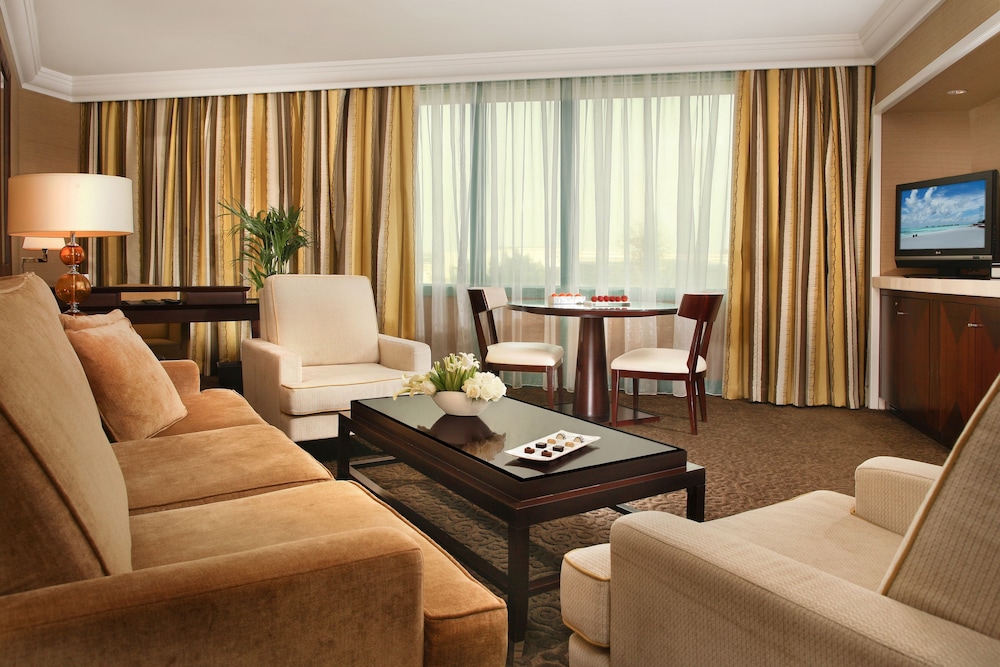 Mövenpick Grand Al Bustan Dubai — Hotel rooms in Dubai