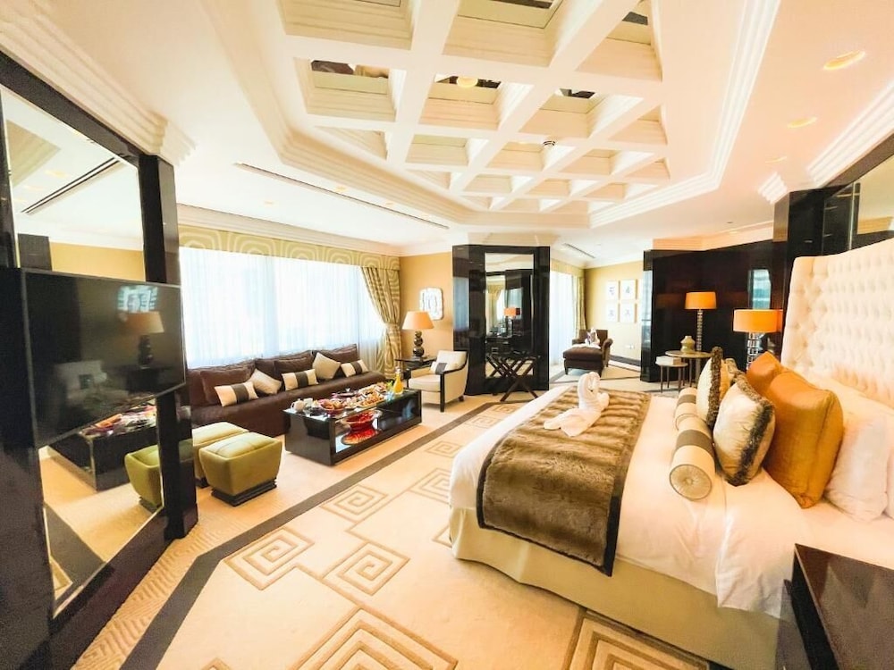 Mövenpick Grand Al Bustan Dubai — Hotel rooms in Dubai
