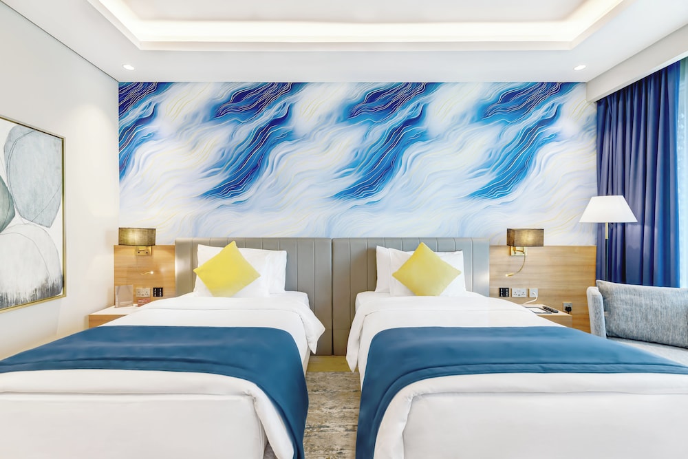 Mövenpick Grand Al Bustan Dubai — Hotel rooms in Dubai
