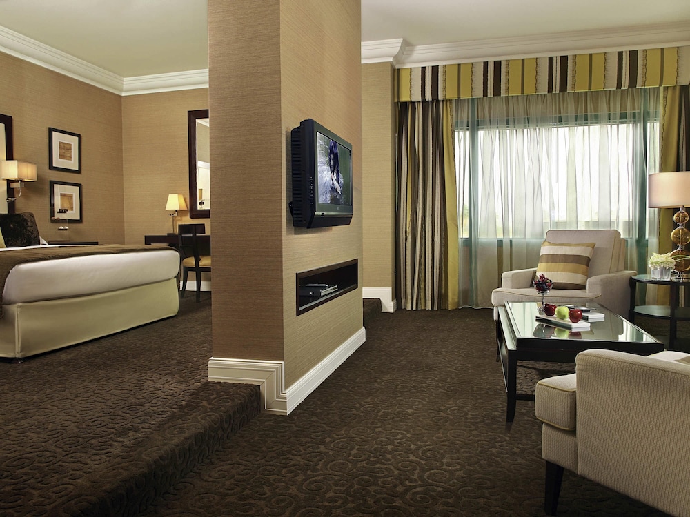 Mövenpick Grand Al Bustan Dubai — Hotel rooms in Dubai