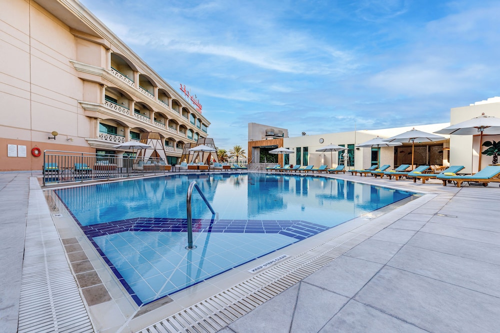 Mövenpick Grand Al Bustan Dubai — Swimming pool in Dubai