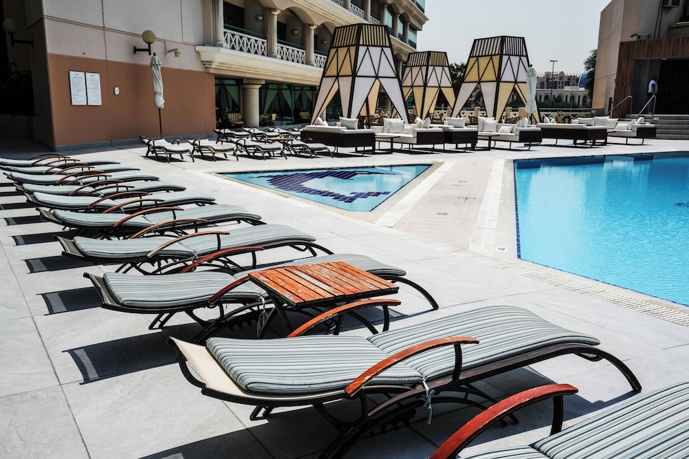 Mövenpick Grand Al Bustan Dubai — Swimming pool in Dubai
