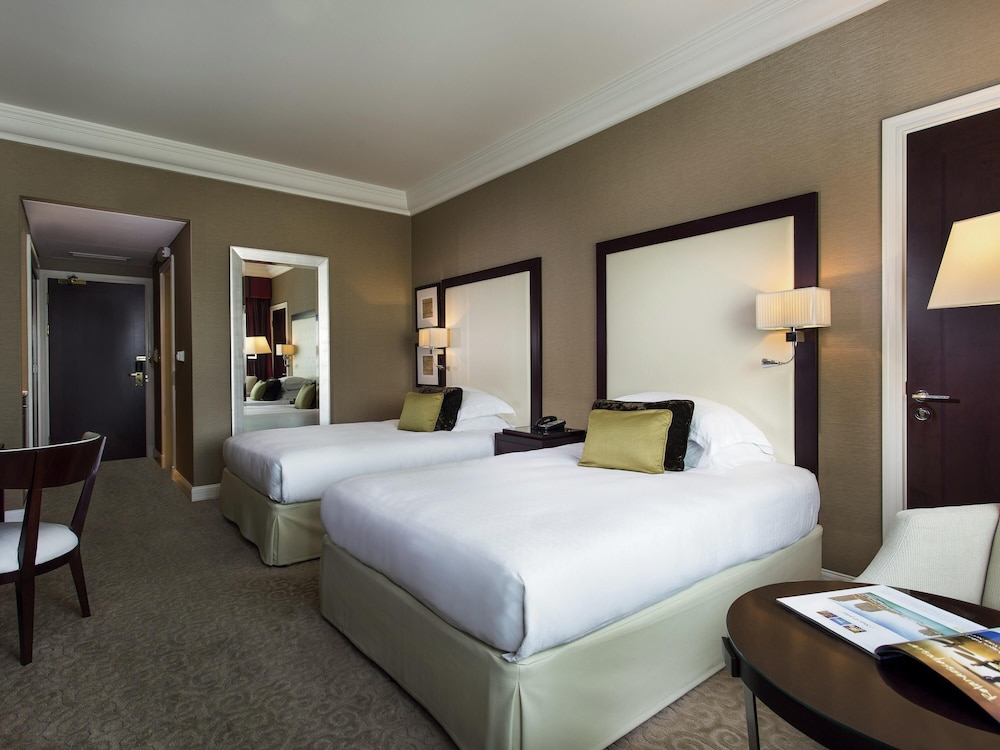 Mövenpick Grand Al Bustan Dubai — Hotel rooms in Dubai