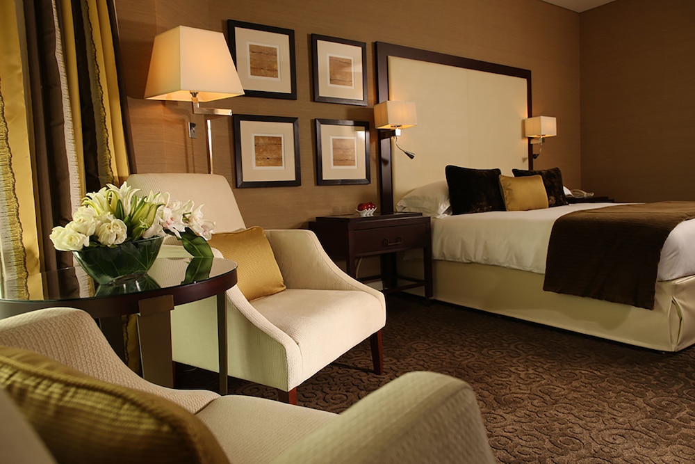 Mövenpick Grand Al Bustan Dubai — Hotel rooms in Dubai