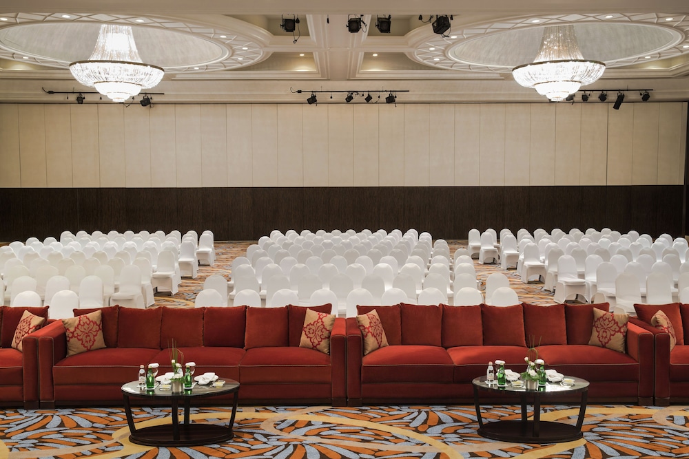 Mövenpick Grand Al Bustan Dubai — Hotel building in Dubai