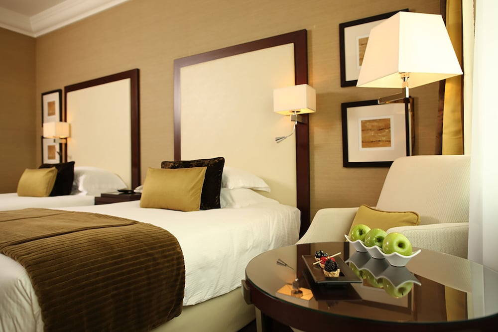 Mövenpick Grand Al Bustan Dubai — Hotel rooms in Dubai