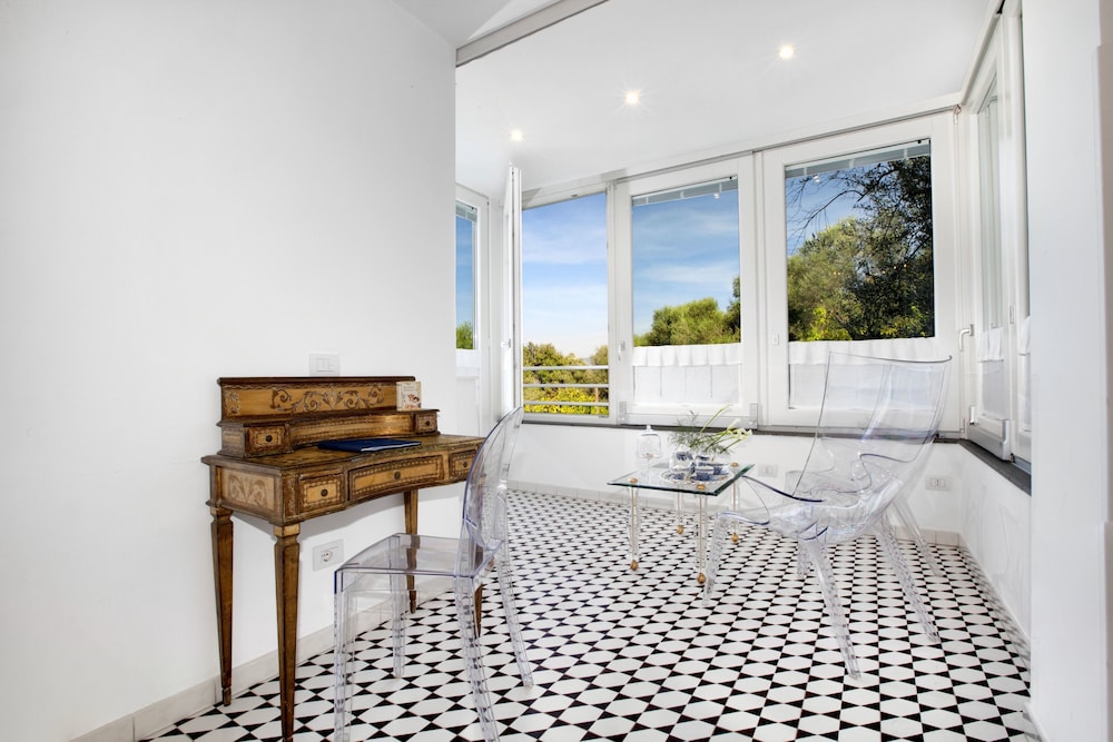 Villa Oriana Relais — Hotel rooms in Sorrento, Campania