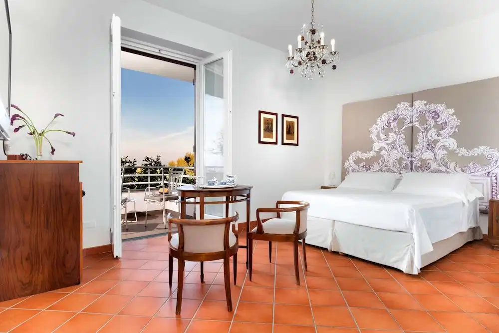 Villa Oriana Relais — Hotel rooms in Sorrento, Campania
