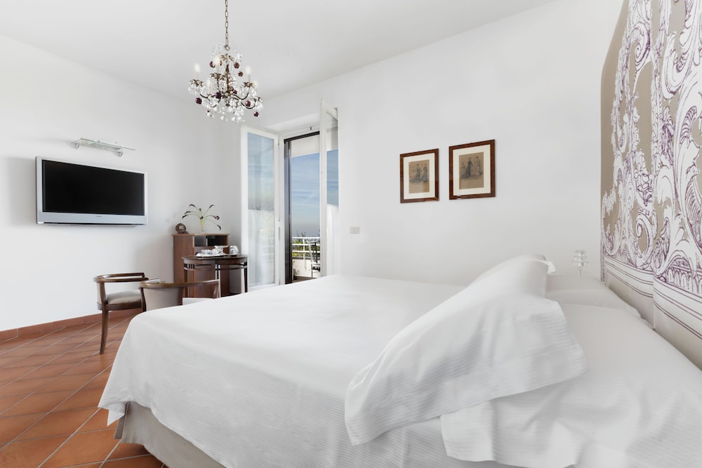 Villa Oriana Relais — Hotel rooms in Sorrento, Campania