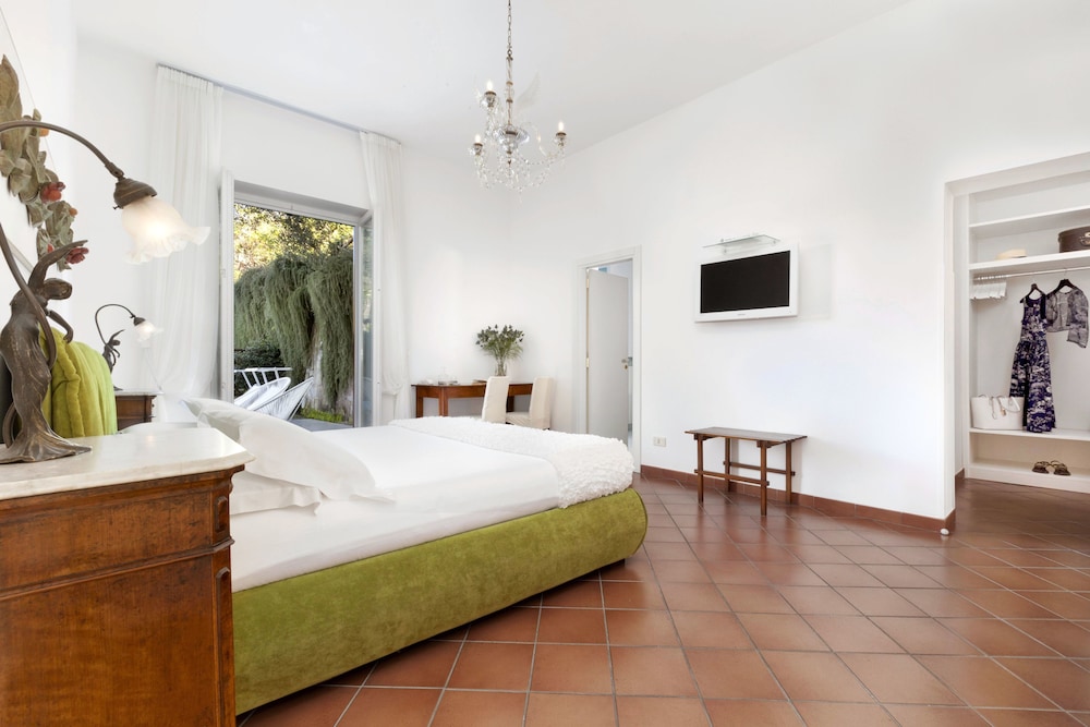 Villa Oriana Relais — Hotel rooms in Sorrento, Campania