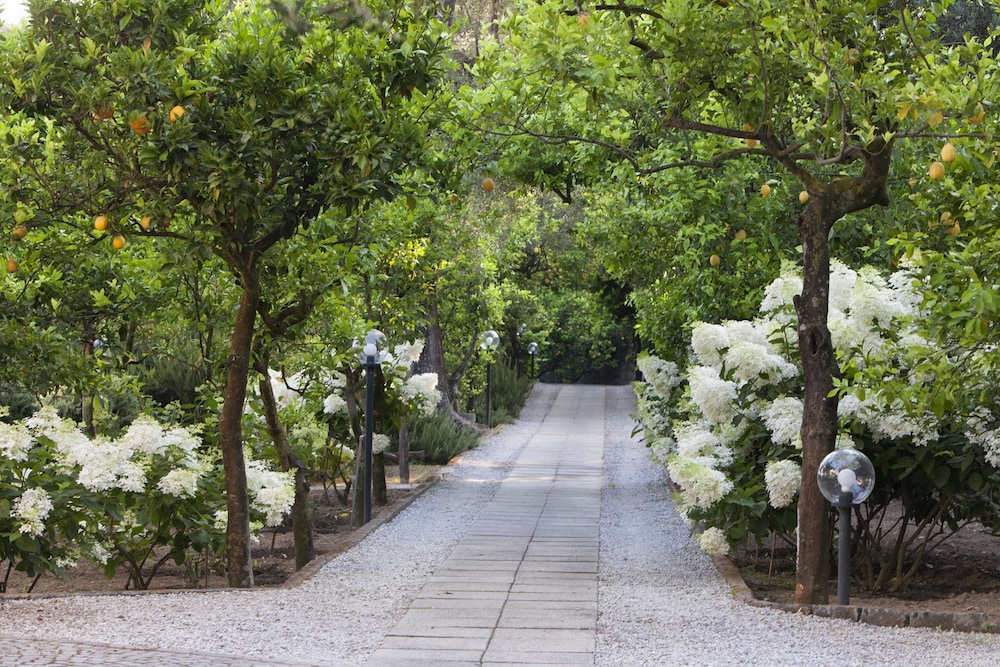 Villa Oriana Relais — Hotel building in Sorrento, Campania