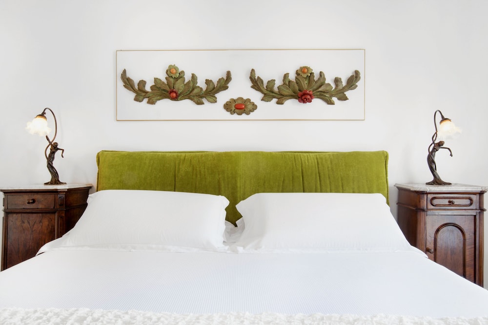 Villa Oriana Relais — Hotel rooms in Sorrento, Campania