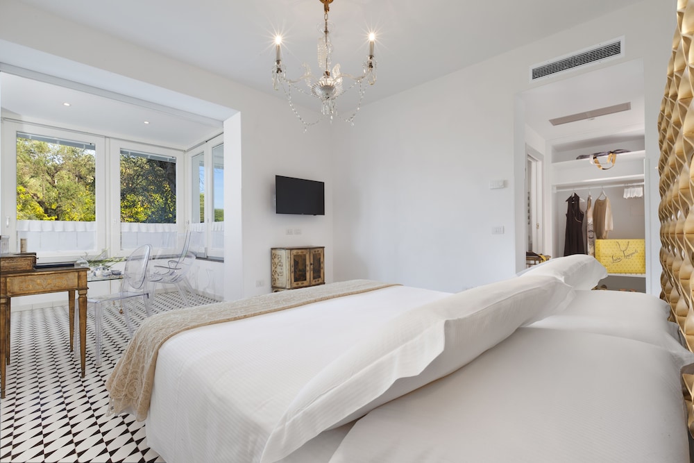 Villa Oriana Relais — Hotel rooms in Sorrento, Campania