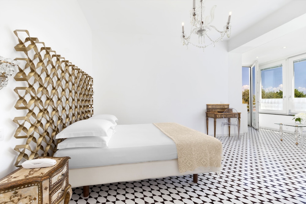 Villa Oriana Relais — Hotel rooms in Sorrento, Campania