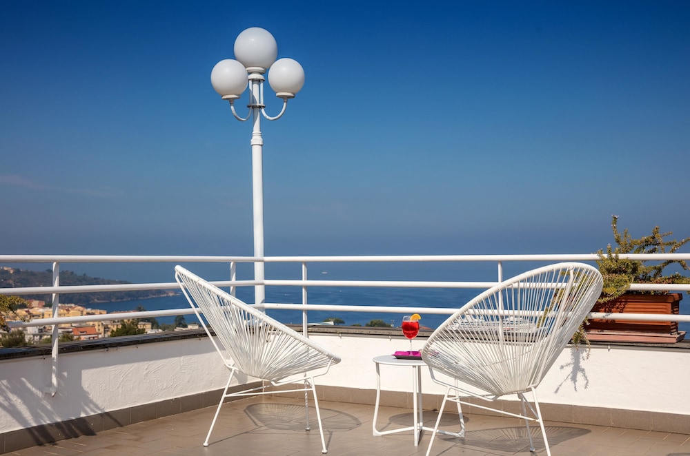 Villa Oriana Relais — Hotel building in Sorrento, Campania