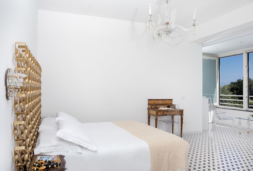 Villa Oriana Relais — Hotel rooms in Sorrento, Campania