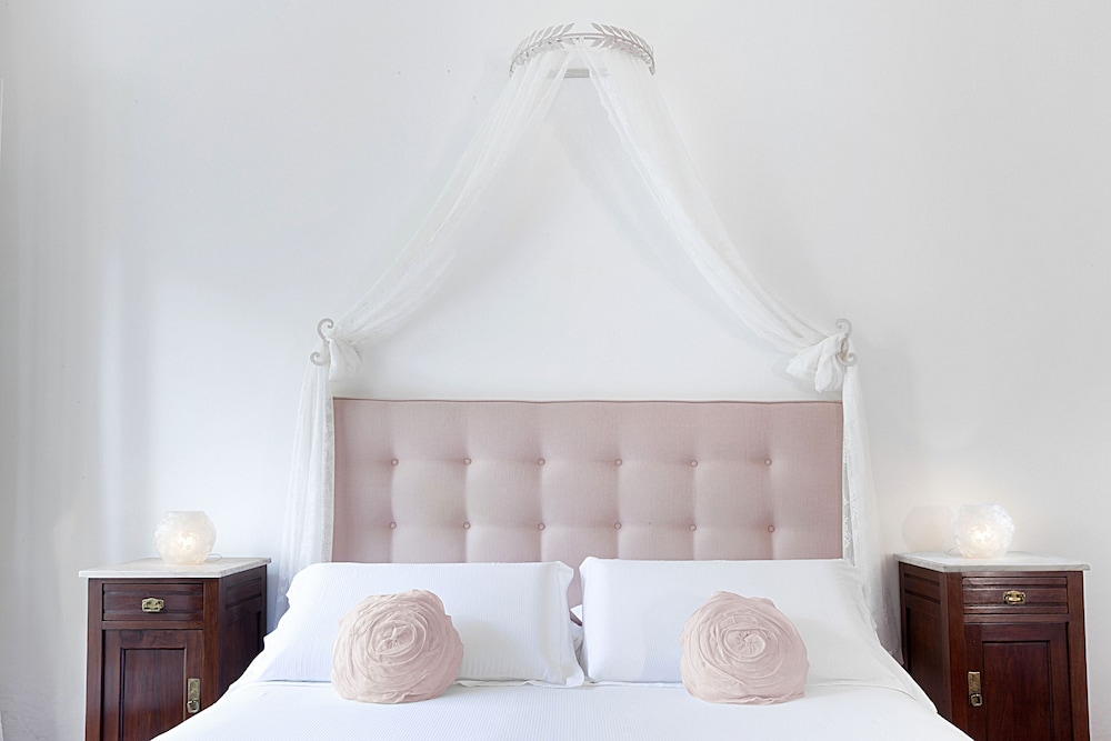 Villa Oriana Relais — Hotel rooms in Sorrento, Campania