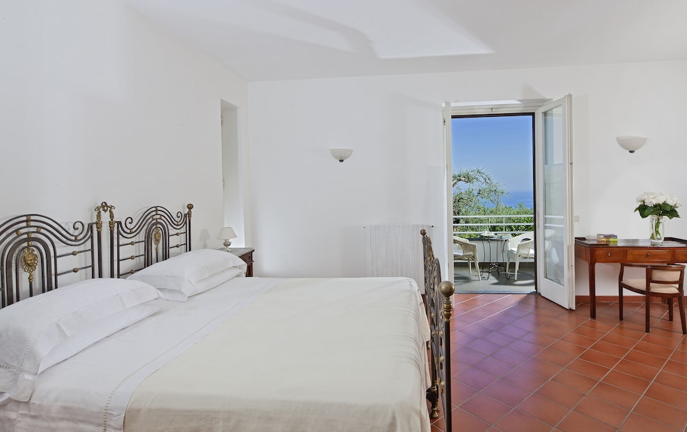 Villa Oriana Relais — Hotel rooms in Sorrento, Campania