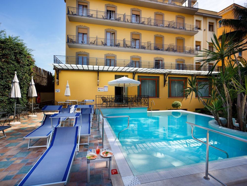 Hotel Zi Teresa — Swimming pool in Sorrento, Campania