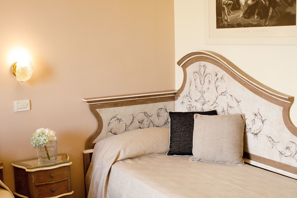 Hotel Zi Teresa — Hotel rooms in Sorrento, Campania