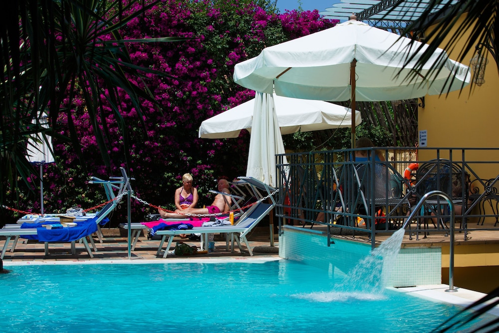 Hotel Zi Teresa — Swimming pool in Sorrento, Campania