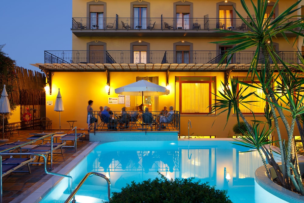 Hotel Zi Teresa — Swimming pool in Sorrento, Campania