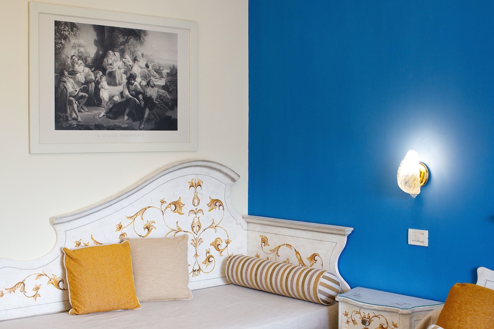 Hotel Zi Teresa — Hotel rooms in Sorrento, Campania