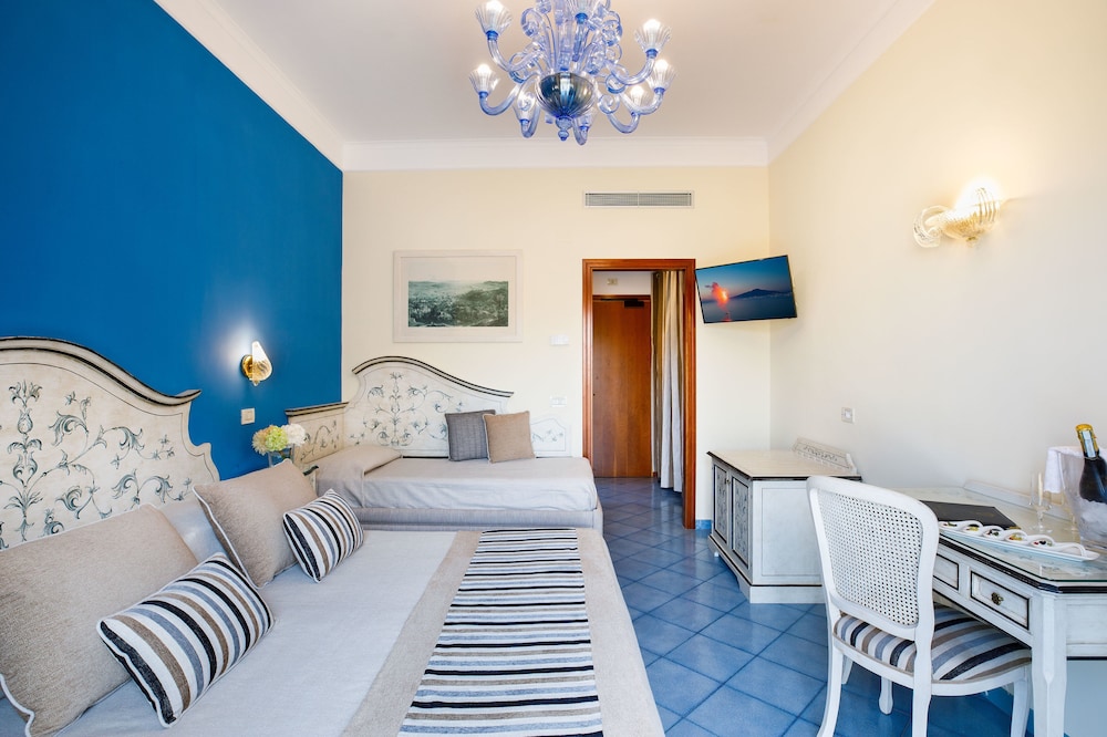 Hotel Zi Teresa — Hotel rooms in Sorrento, Campania