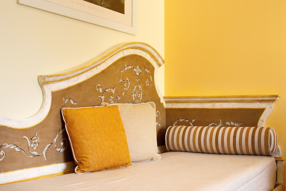Hotel Zi Teresa — Hotel rooms in Sorrento, Campania