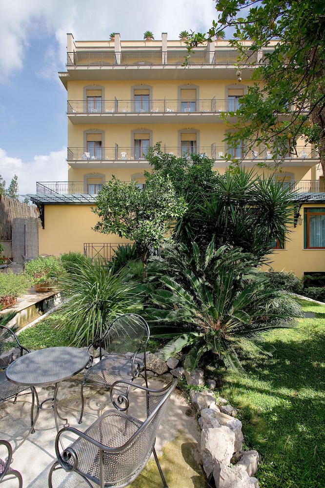 Hotel Zi Teresa — Hotel building in Sorrento, Campania