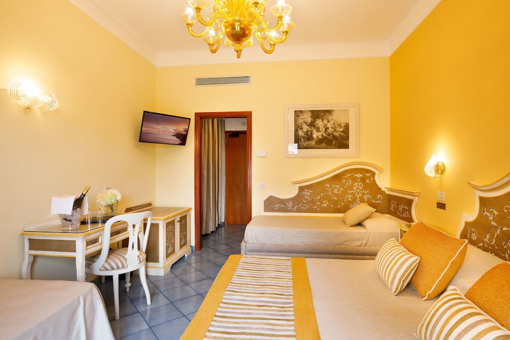 Hotel Zi Teresa — Hotel rooms in Sorrento, Campania