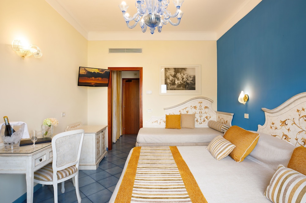 Hotel Zi Teresa — Hotel rooms in Sorrento, Campania