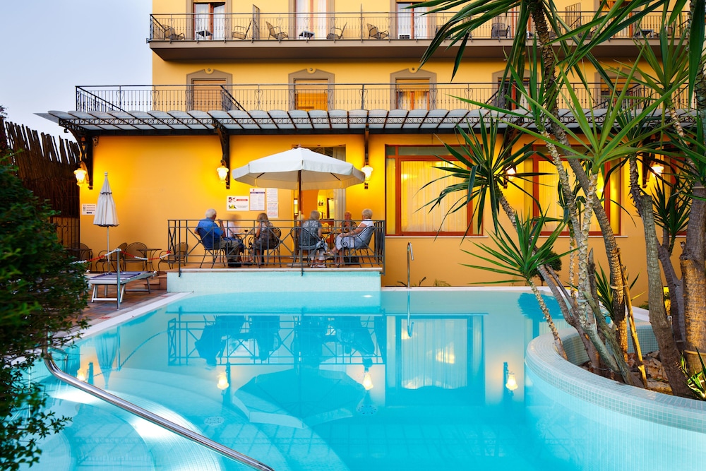 Hotel Zi Teresa — Swimming pool in Sorrento, Campania