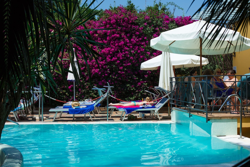 Hotel Zi Teresa — Swimming pool in Sorrento, Campania